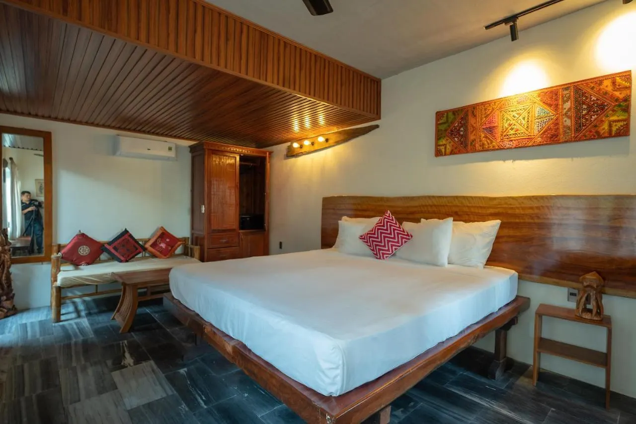 Hidden Beach Pool Villas 会安