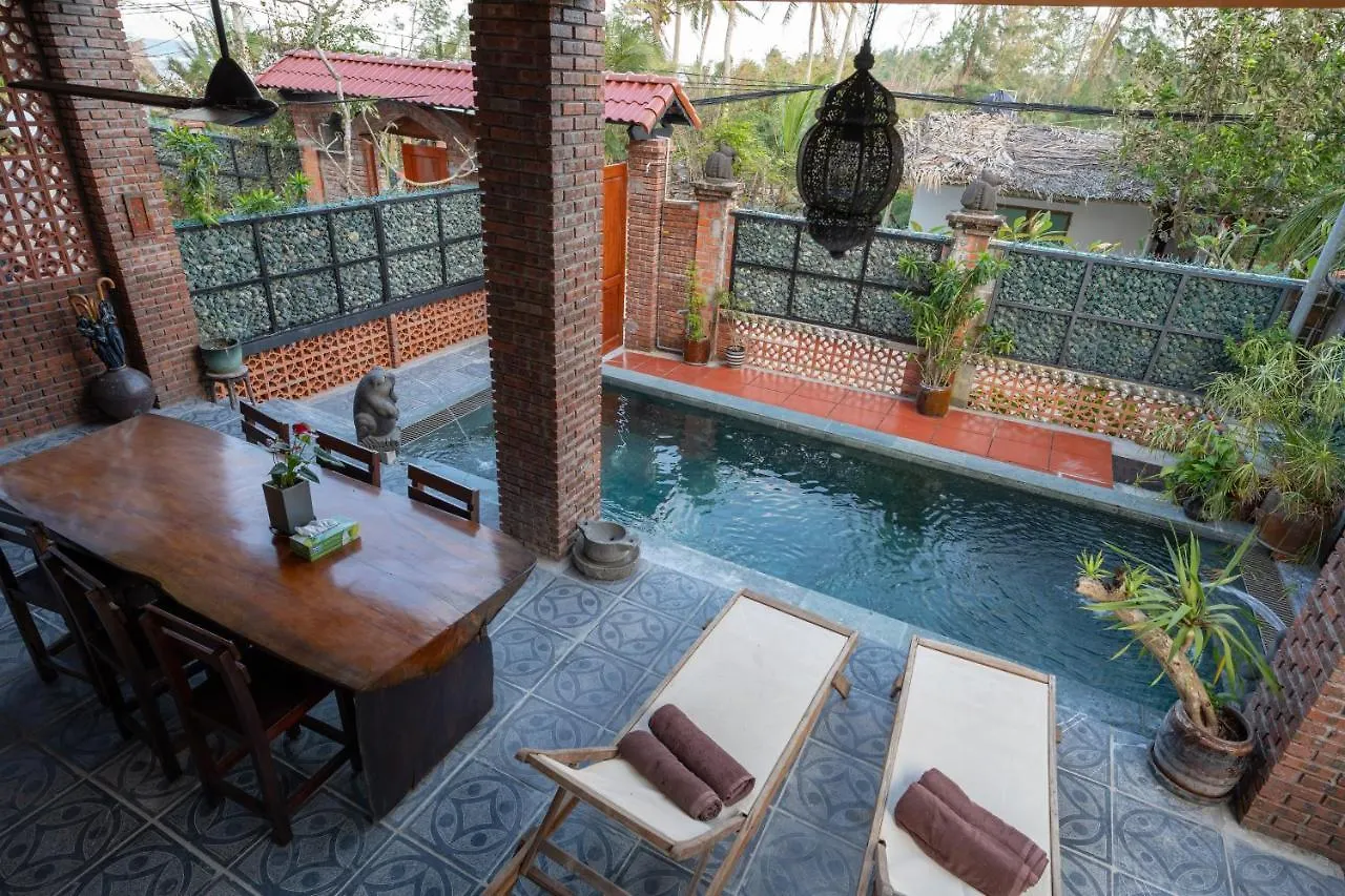 Hidden Beach Pool Villas 会安