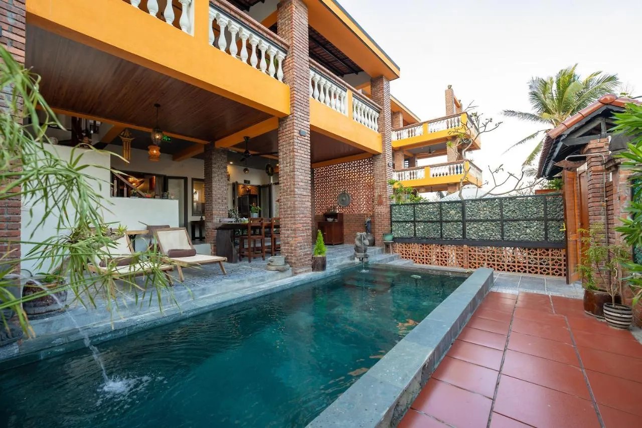 Hidden Beach Pool Villas 会安