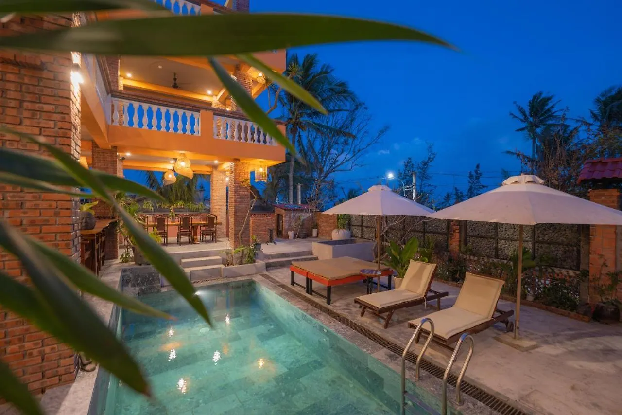 Hidden Beach Pool Villas 会安